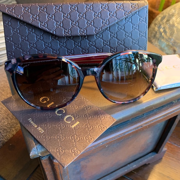 Gucci Accessories - ⛔️SOLD⛔️Authentic Gucci 55m Azure Acetate Round